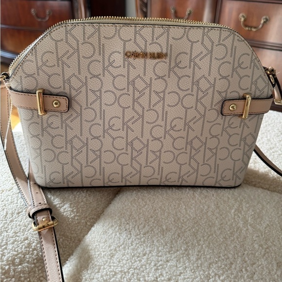 COPY - Calvin Klein Dessert Top signature monogram crossbody bag - Picture 4 of 10